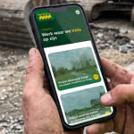 Website Smulders B.V. op smartphone, ontworpen door BigBird Creative Studio
