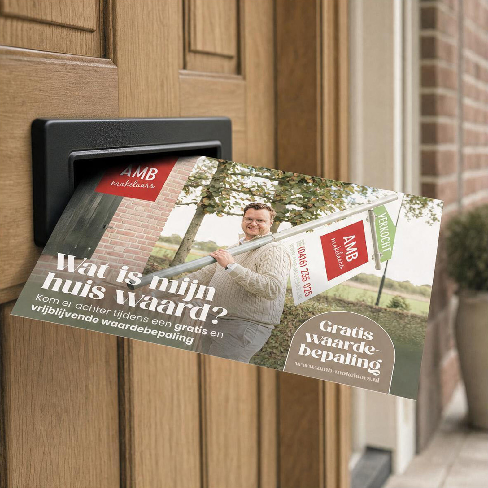 rebranding-AMB-makelaars-kaar Nieuwe huisstijl voor AMB Makelaars met moderne vormgeving en rode accenten.